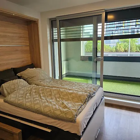 - O2 Arena With Parking Apartment *