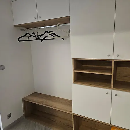 - O2 Arena With Parking - - With Large Glass Balcony *
